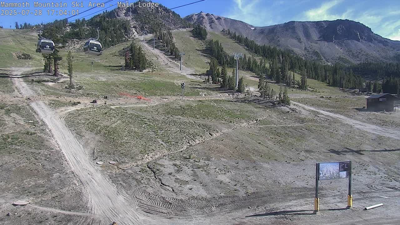 Lower Broadway Main Lodge Webcam @ Mammoth Mountain